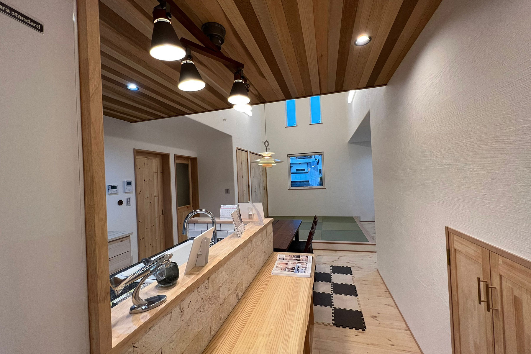 キッチン | フォトギャラリー | 「食べられる家」徳島の自然素材・天然素材の戸建、健康な注文住宅なら無添加住宅正規代理店、阿南市の四国建設へ