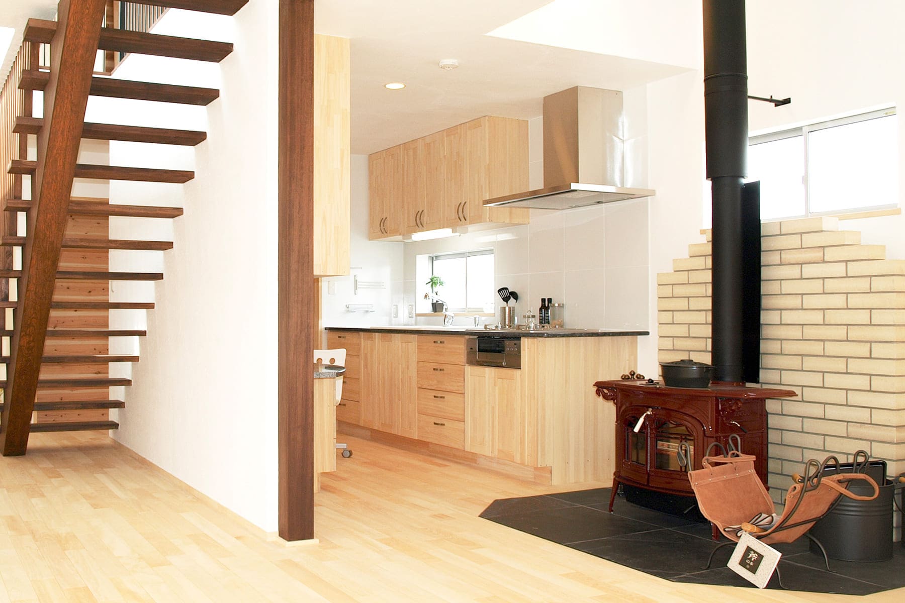 徳島県板野郡_敷地にあわせた「への字」の家 | mutenka_shikoku（四国建設株式会社） | 無添加住宅正規代理店